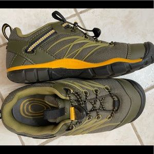 KEEN shoes size 35/5 in almost new condition.